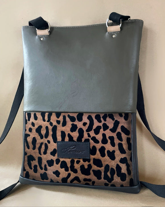 ZIPPER BACKPACK/TOTEBAG DARK OLIVE- LEOPARD